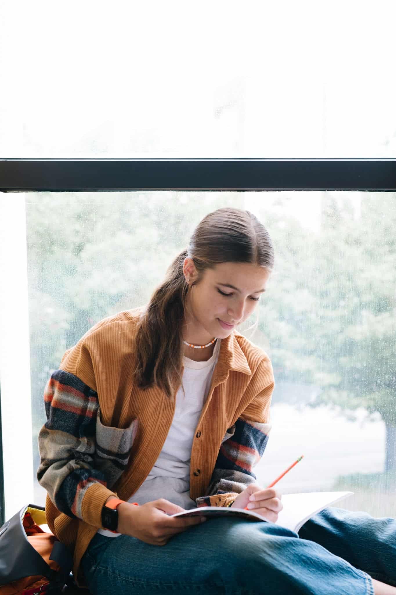 Student working with a Jackies Classroom writing tutor